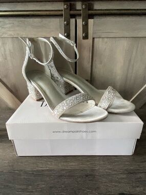 Dream Pairs Silver Rhinestone Open Toe Heels Women’s Size 9